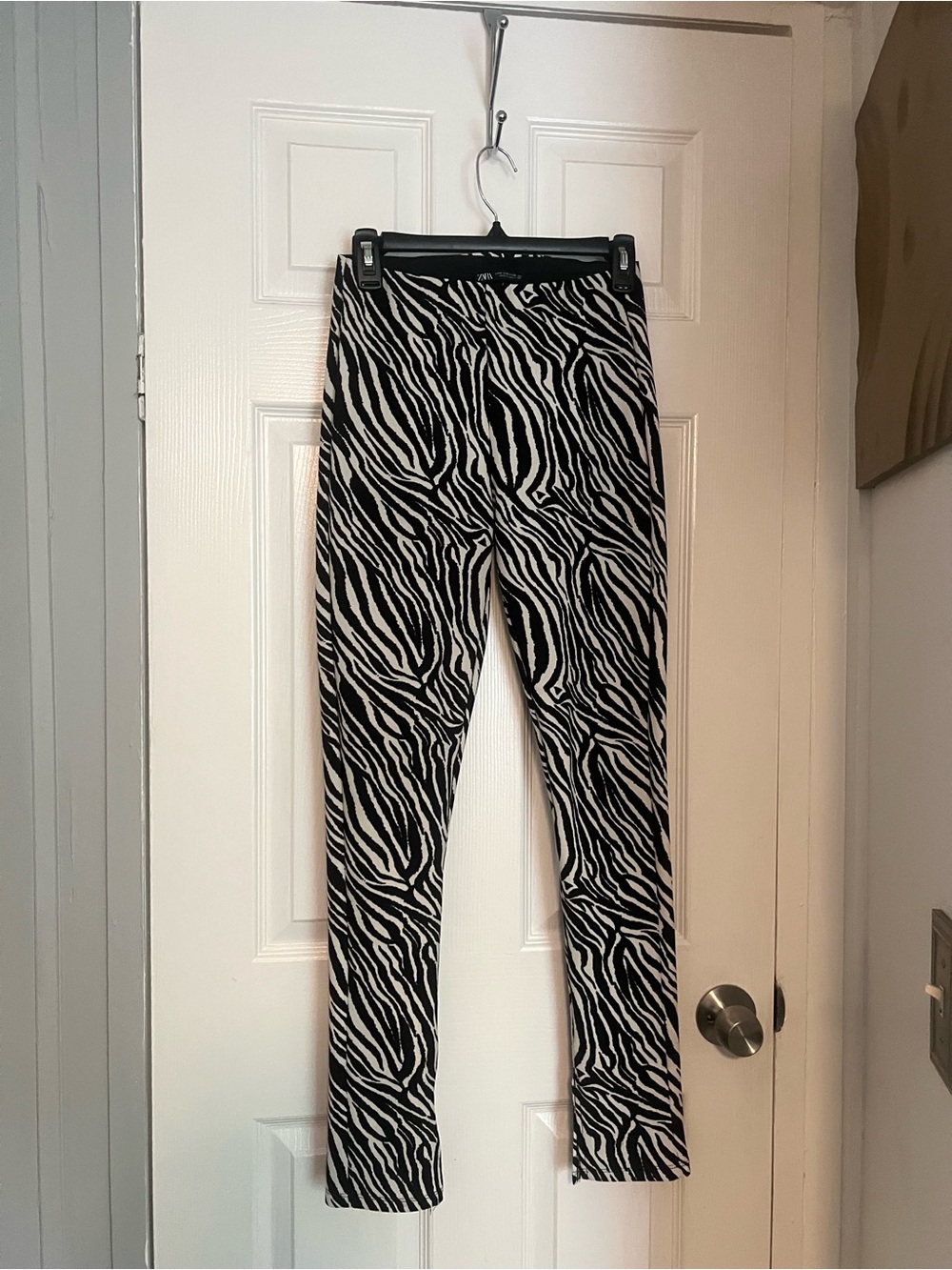 Zara Black & White Zebra Print Leggings